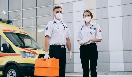 常宁救护车转运病人车内有没有插电源的位置？